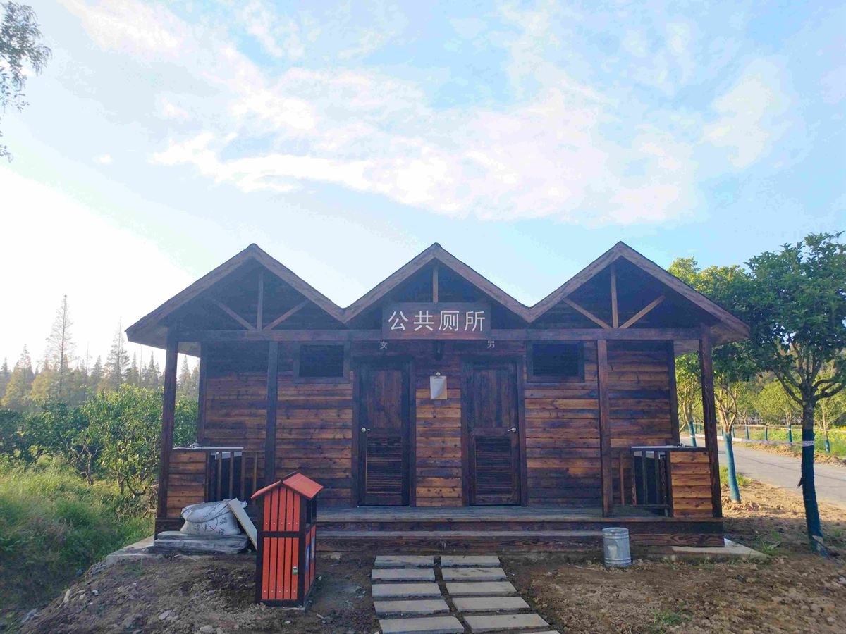 公园移动厕所是一款结合长兴岛景区特点而设计的大型公园景区移动厕所